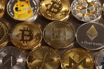 Bitcoin se aproxima de US$ 64 mil em recuperação pós-temores com IA: Preços das Criptomoedas Atualizados